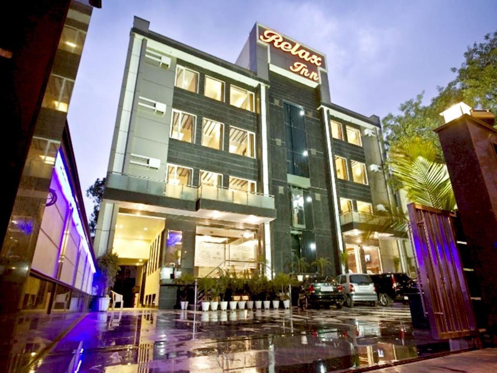 Treebo Premium Relax Inn Patel Nagar New Delhi Bagian luar foto