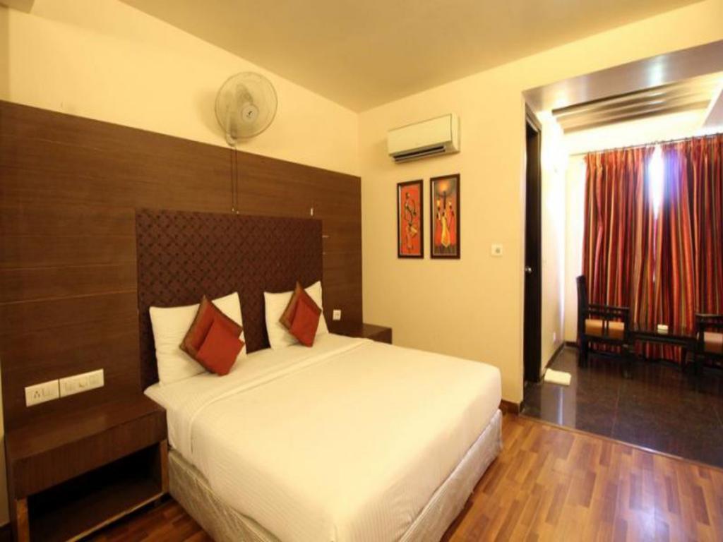 Treebo Premium Relax Inn Patel Nagar New Delhi Bagian luar foto