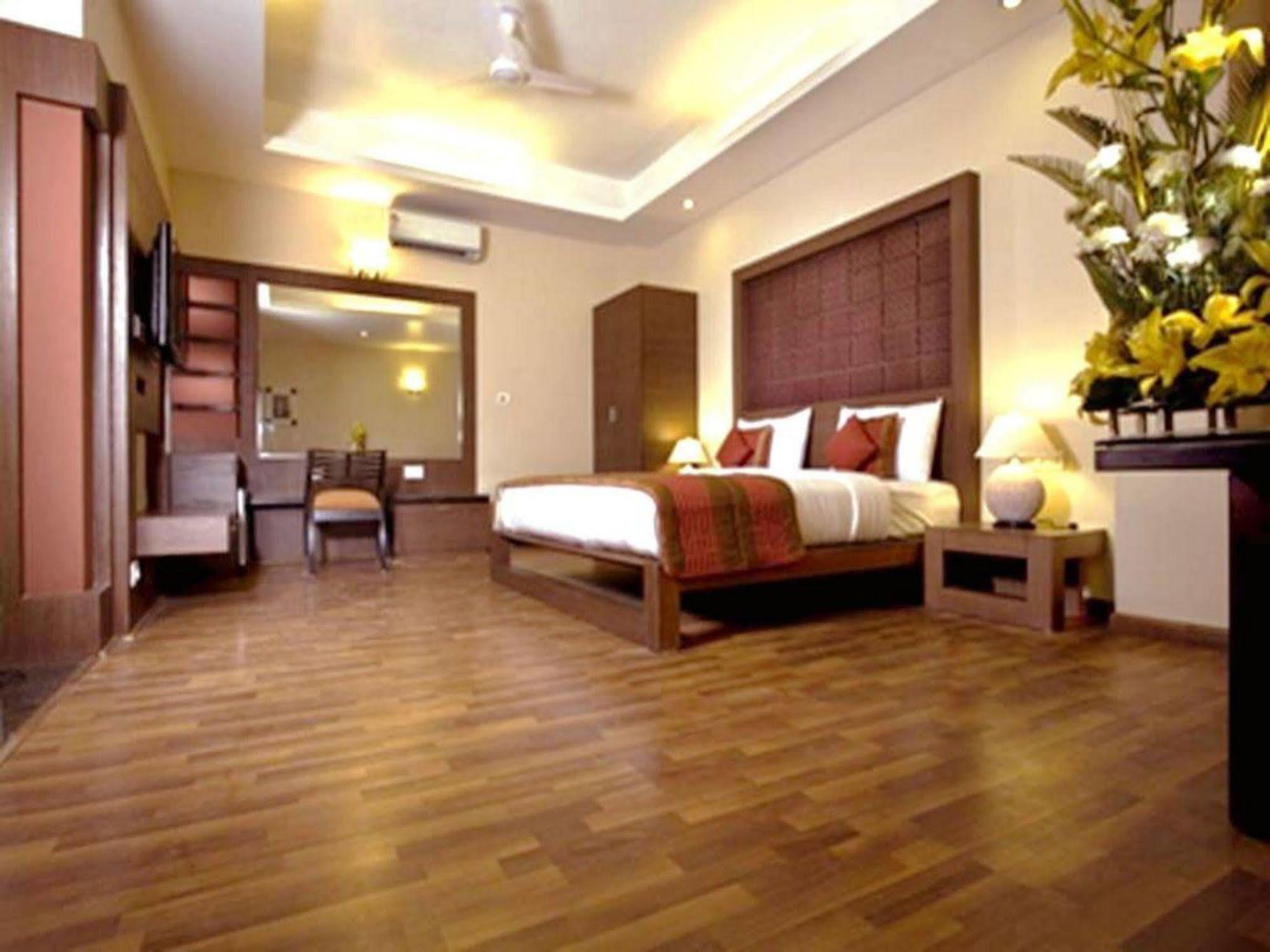 Treebo Premium Relax Inn Patel Nagar New Delhi Bagian luar foto